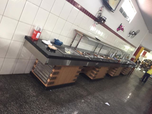 Buffet Self Service em L